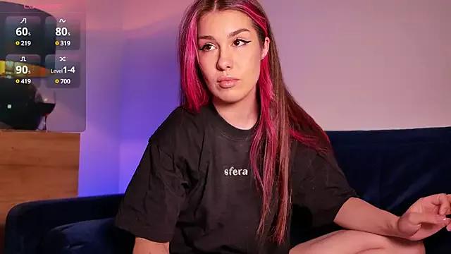 ArielWavee from StripChat is Freechat