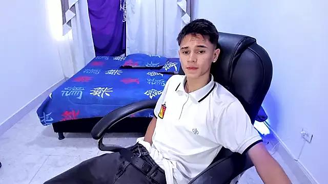 Aron_Boyy from StripChat is Freechat