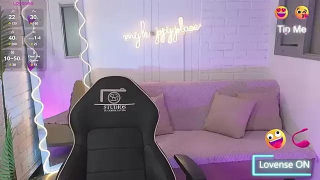 Customizable and immersive: Energize your taste buds and checkout our delicious choice of amateur cams liveshows with excited livestreamers getting their sweet physiques pounded with their beloved vibrating toys.