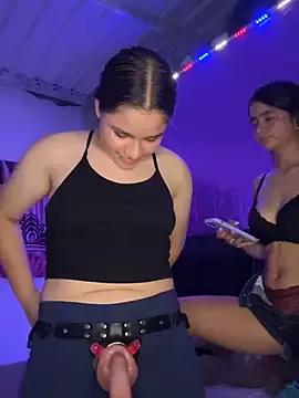 Ashley_and_Zoe from StripChat is Freechat