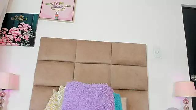 Customizable and immersive: Energize your taste buds and checkout our delicious choice of amateur cams liveshows with excited livestreamers getting their sweet physiques pounded with their beloved vibrating toys.