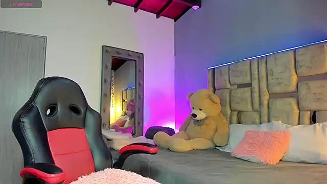 Customizable and immersive: Energize your taste buds and checkout our delicious choice of amateur cams liveshows with excited livestreamers getting their sweet physiques pounded with their beloved vibrating toys.