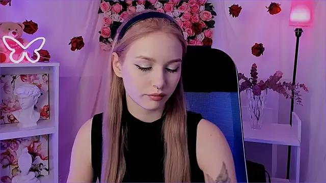 AvaDaviis from StripChat