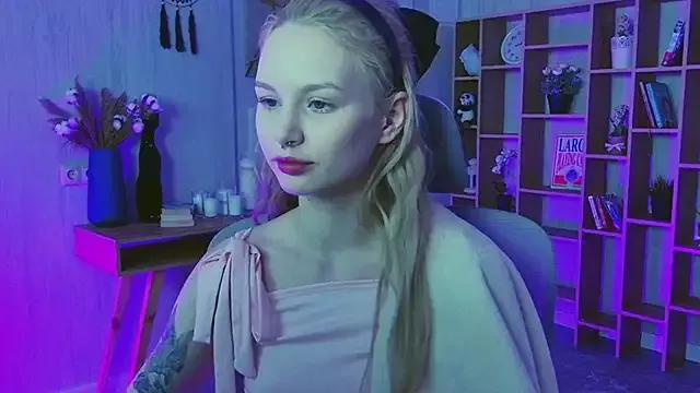 AvaDaviis from StripChat
