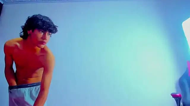 Axelpradax from StripChat is Freechat