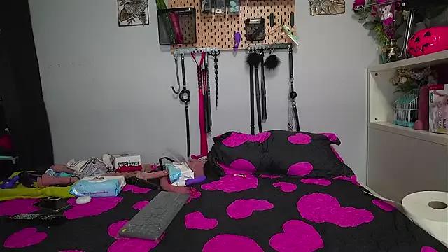 Customizable and immersive: Energize your taste buds and checkout our delicious choice of amateur cams liveshows with excited livestreamers getting their sweet physiques pounded with their beloved vibrating toys.