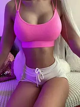 BarbieXs from StripChat is Freechat