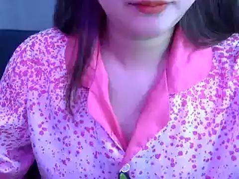 Bee_2k from StripChat
