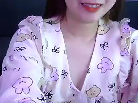 Bee_2k from StripChat