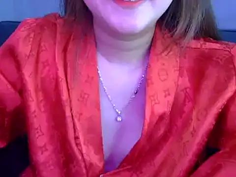 Bee_2k from StripChat