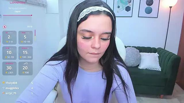 Bella-hadiid from StripChat is Freechat
