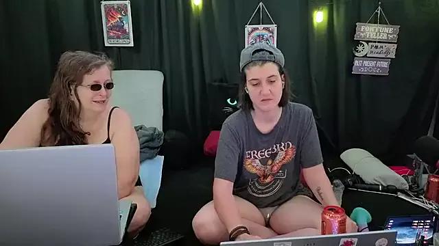 Customizable and immersive: Energize your taste buds and checkout our delicious choice of amateur cams liveshows with excited livestreamers getting their sweet physiques pounded with their beloved vibrating toys.