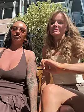 BellaBlackUK from StripChat is Freechat