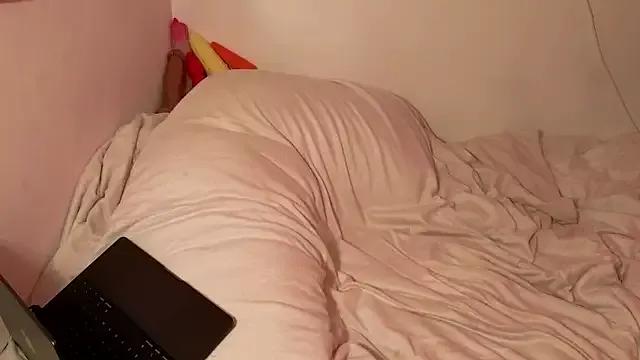Bellazeebub from StripChat is Freechat