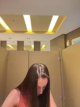 Photos of BelleLouise13 from StripChat is Freechat