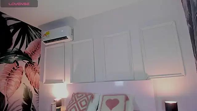 Customizable and immersive: Energize your taste buds and checkout our delicious choice of amateur cams liveshows with excited livestreamers getting their sweet physiques pounded with their beloved vibrating toys.