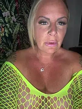 Big-Tits69 from StripChat is Freechat
