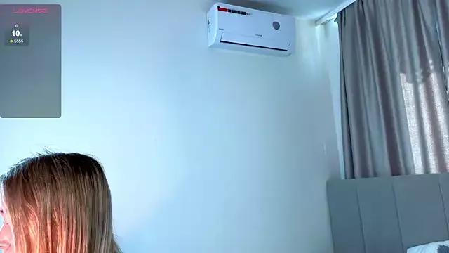 Blond_White from StripChat is Freechat