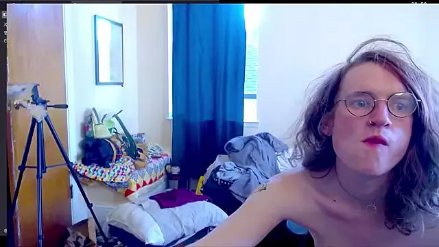 BlondeyMiyMiy from StripChat is Freechat