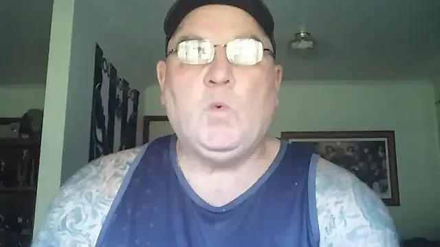 BLUEYEDBEAR69 from StripChat is Freechat