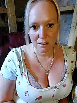 Bouncy-Bella28X from StripChat is Freechat