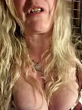 Bouncy-Bella28X from StripChat is Freechat
