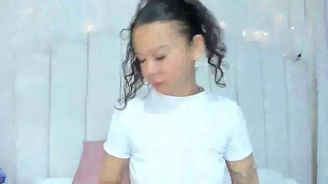 brithany_rousee from StripChat is Freechat