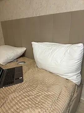 broken_but_cutee from StripChat is Freechat