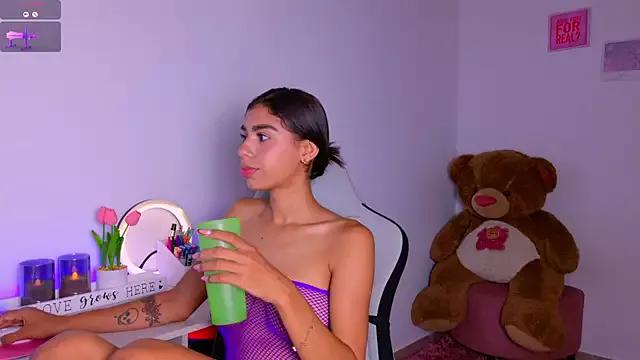 Customizable and immersive: Energize your taste buds and checkout our delicious choice of amateur cams liveshows with excited livestreamers getting their sweet physiques pounded with their beloved vibrating toys.