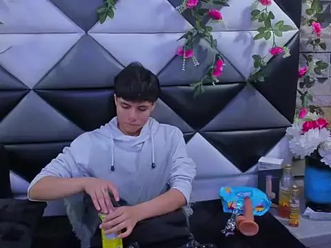 Customizable and immersive: Energize your taste buds and checkout our delicious choice of amateur cams liveshows with excited livestreamers getting their sweet physiques pounded with their beloved vibrating toys.