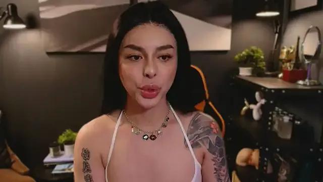 callmeLUNA from StripChat is Freechat