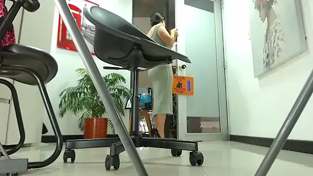 Customizable and immersive: Energize your taste buds and checkout our delicious choice of amateur cams liveshows with excited livestreamers getting their sweet physiques pounded with their beloved vibrating toys.