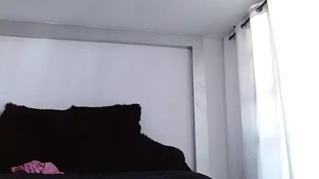 caroline_spanky from StripChat is Freechat