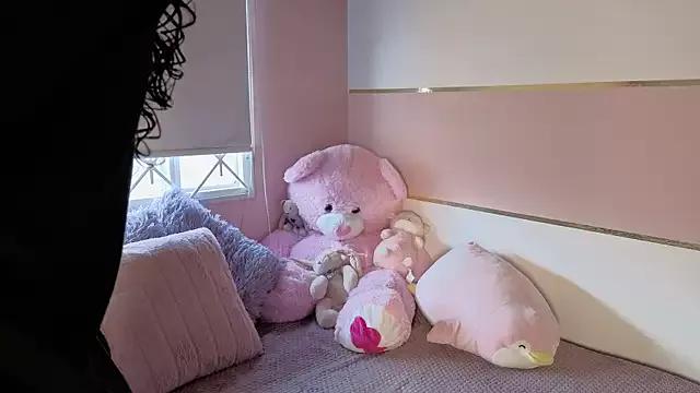 Customizable and immersive: Energize your taste buds and checkout our delicious choice of amateur cams liveshows with excited livestreamers getting their sweet physiques pounded with their beloved vibrating toys.