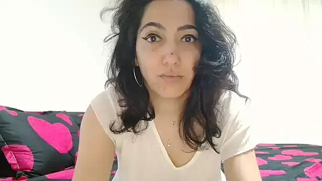 CharmingPearl from StripChat is Freechat