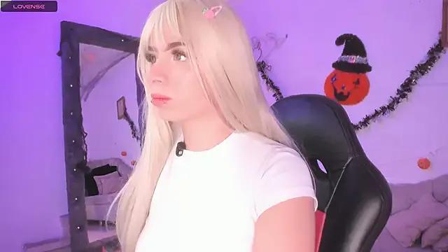Cherrydoll_dl from StripChat is Freechat