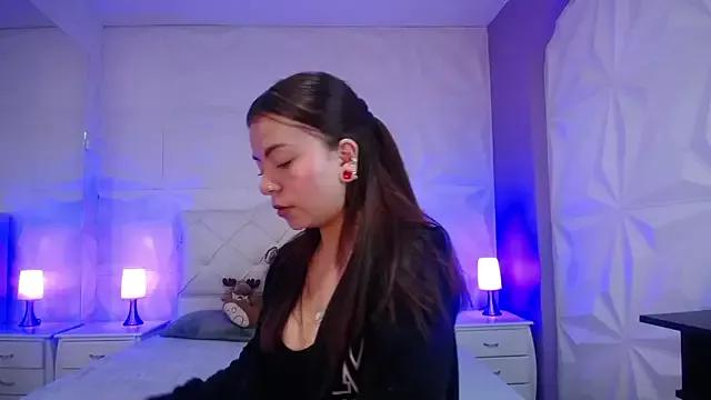 Cherrylionn from StripChat is Freechat