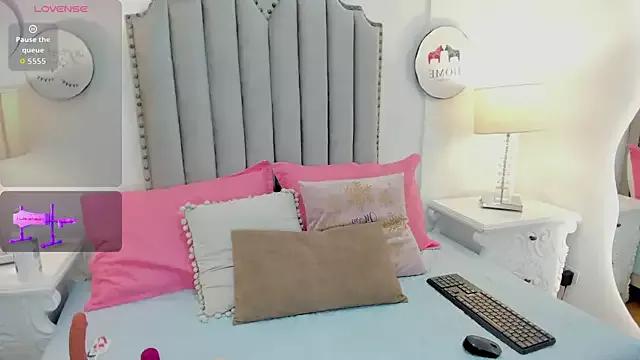 Customizable and immersive: Energize your taste buds and checkout our delicious choice of amateur cams liveshows with excited livestreamers getting their sweet physiques pounded with their beloved vibrating toys.