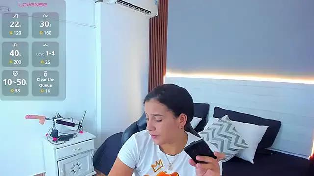 Chiqui_milk_ from StripChat is Freechat