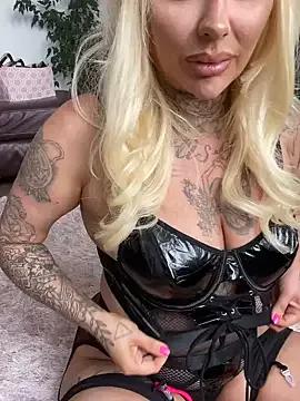 Chloe-Savage from StripChat is Freechat