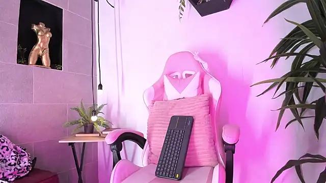 Customizable and immersive: Energize your taste buds and checkout our delicious choice of amateur cams liveshows with excited livestreamers getting their sweet physiques pounded with their beloved vibrating toys.