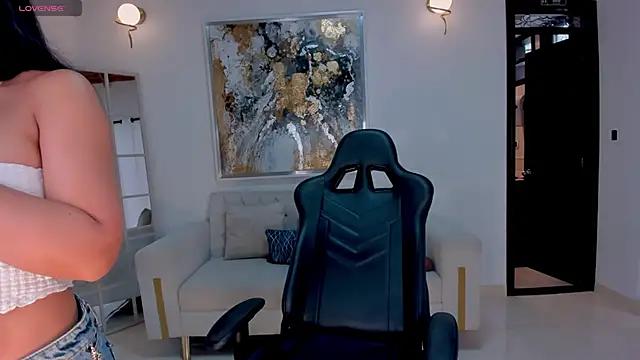 ChloeManson from StripChat is Freechat