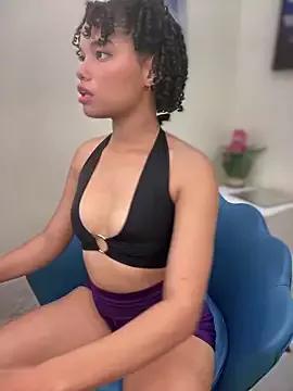 ChloeRaviss from StripChat is Freechat