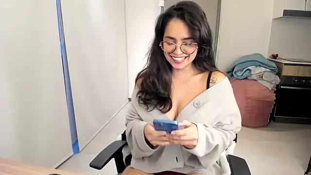 cinnamon_rosa from StripChat is Freechat