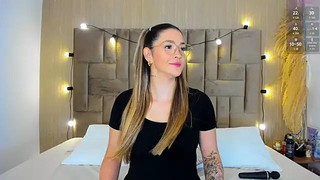 ClaradelMar from StripChat is Freechat