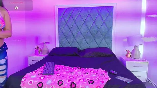 Cloe_lopeez from StripChat is Freechat