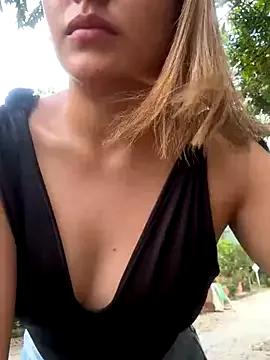 Cora_sarah from StripChat is Freechat