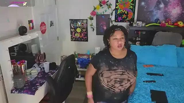 CosmicDream143 from StripChat is Freechat