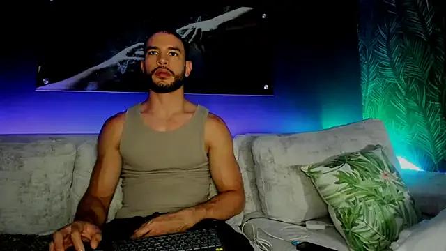 Photos of Crhis_N_Derek from StripChat is Freechat