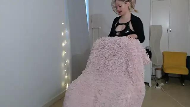 Customizable and immersive: Energize your taste buds and checkout our delicious choice of amateur cams liveshows with excited livestreamers getting their sweet physiques pounded with their beloved vibrating toys.